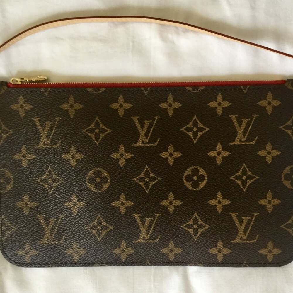 LOUIS VUITTON 2025 Neverfull MM Monogram Pochette Wristlet - 8/17/25 - Picture 3 of 14